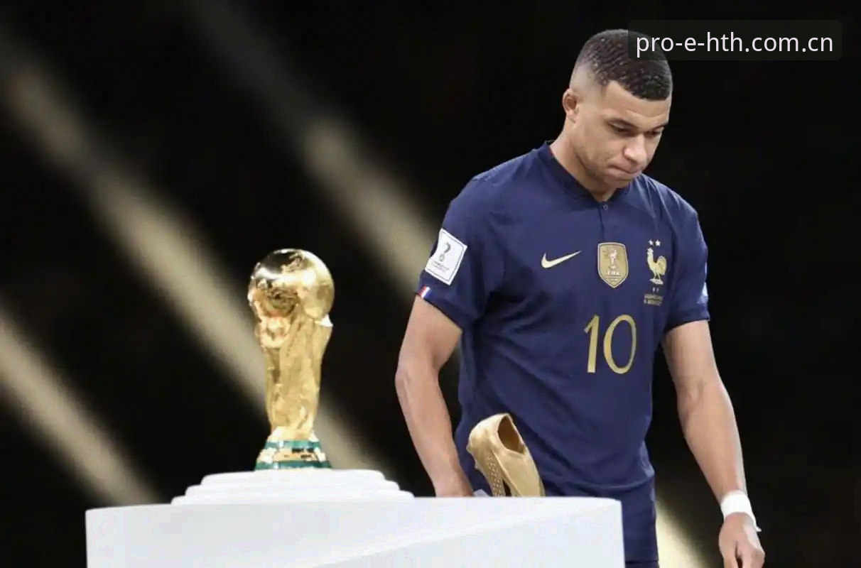 法国3-0伊拉克最新动态：姆巴佩16球追平克洛泽，世界杯双响纪录独占历史第一